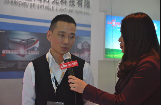 “隆基泰和聚活力，兴实业，促进绿色经济快速发展”