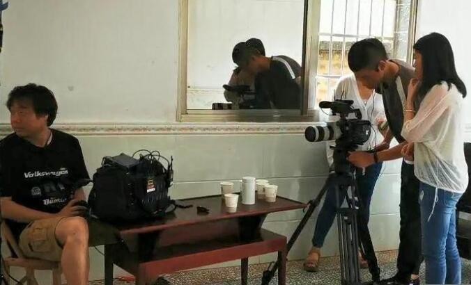 “关爱母亲文化周精忠报国书画公益行走进青岛”