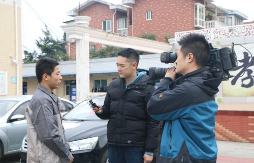 “湖北资深金融讲师巴伦一荣获九鼎奖荣誉并接受名家影响很大专访”