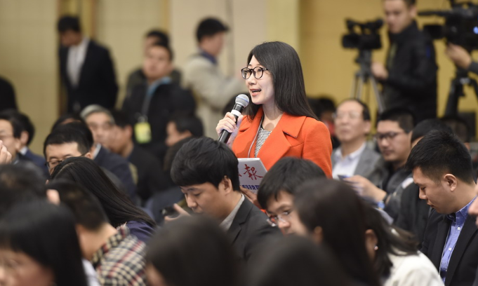 “关爱母亲文化周精忠报国书画公益行走进青岛”