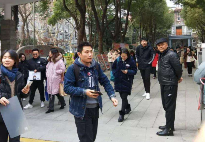 “恒久共享酒庄社会交往新零售峰会完美告捷”