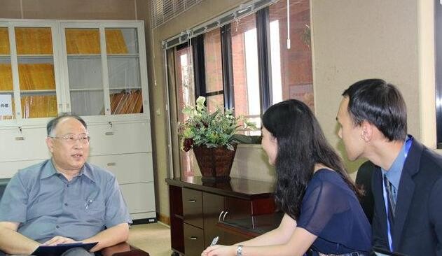 “关爱母亲文化周精忠报国书画公益行走进青岛”